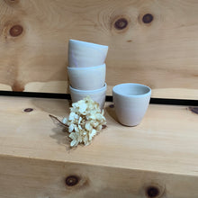 Lade das Bild in den Galerie-Viewer, Handgedrehte Espresso-Tasse