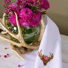 Lade das Bild in den Galerie-Viewer, Geschirrtuch Hirsch mit Blumen - Vista Portuguese