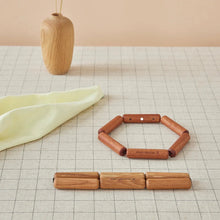 Lade das Bild in den Galerie-Viewer, Connect Untersetzer aus Eiche - Spring Copenhagen