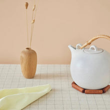 Lade das Bild in den Galerie-Viewer, Connect Untersetzer aus Eiche - Spring Copenhagen