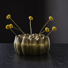 Lade das Bild in den Galerie-Viewer, San Remo 18-Loch Vase zum kreativen Blumen arrangieren von Philippi