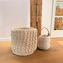 Lade das Bild in den Galerie-Viewer, Korb mit und ohne Lederhenkel im gestrickten Crochet Design - Peter Dahlenburg