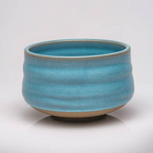 Lade das Bild in den Galerie-Viewer, Ru Matcha Teeschale aus Keramik 630 ml