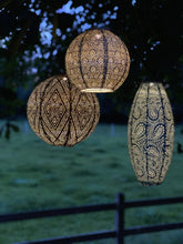 Lade das Bild in den Galerie-Viewer, LED Laterne Ikat Rund - 30 cm - Kupfer