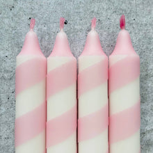 Lade das Bild in den Galerie-Viewer, Dip Dye Kerzen | Swirl rosa | 4er Set