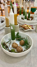 Lade das Bild in den Galerie-Viewer, Dip Dye Kerzen | Weihnachten Tanne olive | 4er Set