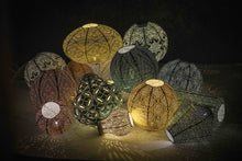 Lade das Bild in den Galerie-Viewer, LED Laterne Ikat Rund - 30 cm - Kupfer