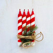 Lade das Bild in den Galerie-Viewer, Dip Dye Kerzen Swirl | Zuckerstange Weihnachten rot | 4er Set