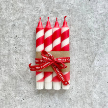 Lade das Bild in den Galerie-Viewer, Dip Dye Kerzen Swirl | Zuckerstange Weihnachten rot | 4er Set