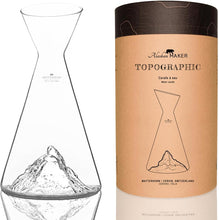 Lade das Bild in den Galerie-Viewer, Berge Wasserkaraffe mit topographischem Design