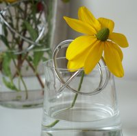 Lade das Bild in den Galerie-Viewer, Vase Sphere S - Kugelvase für leichte schöne Sträuße