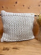 Lade das Bild in den Galerie-Viewer, Handstrickkissenbezug "Big Tide" - Peter Dahlenburg