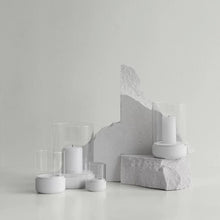 Lade das Bild in den Galerie-Viewer, Windlicht Calma in lily white - Blomus