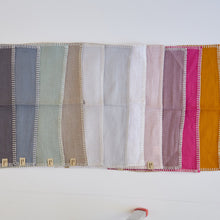 Lade das Bild in den Galerie-Viewer, Serviette aus Leinen mit Stitch - von Peter Dahlenburg