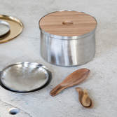 Lade das Bild in den Galerie-Viewer, Eiskühler aus mattpoliertem Edelstahl und hölzernem Deckel - Serax