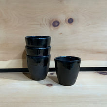 Lade das Bild in den Galerie-Viewer, Handgedrehte Espresso-Tasse