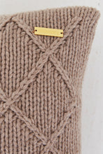 Lade das Bild in den Galerie-Viewer, Kissen und Decken im Design FISHING NET von Peter Dahlenburg