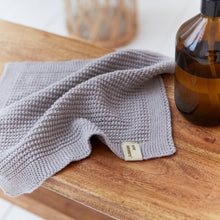 Lade das Bild in den Galerie-Viewer, Strickhandtuch - Peter Dahlenburg