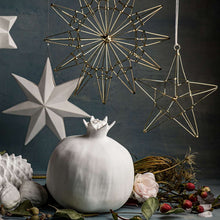 Lade das Bild in den Galerie-Viewer, Kaleidoskop - Sternanhänger aus goldfarbigen Metall