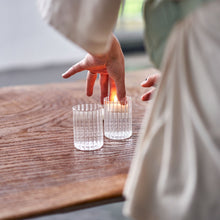 Lade das Bild in den Galerie-Viewer, Kerzenhalter Josefa - aus gewelltem Borosilikatglas von Raumgestalt