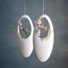 Lade das Bild in den Galerie-Viewer, Hängevase Festa oval - Klatt Objects