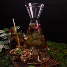 Lade das Bild in den Galerie-Viewer, Berge Karaffe Matterhorn - topographische Wasserkaraffe