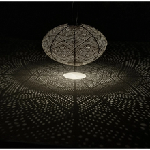 Lade das Bild in den Galerie-Viewer, LED Solar Laterne Ikat oval 40 cm in gold