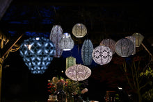 Lade das Bild in den Galerie-Viewer, LED Solar Laterne Ikat oval 40 cm in gold