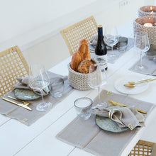 Lade das Bild in den Galerie-Viewer, Serviette aus Leinen mit Stitch - von Peter Dahlenburg