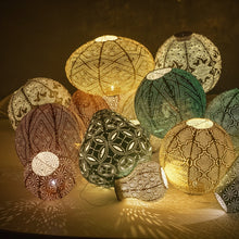 Lade das Bild in den Galerie-Viewer, LED Solar Laterne - Lumiz