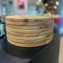 Lade das Bild in den Galerie-Viewer, Pizzateller aus massiver Esche - von SEEHOLZ