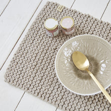 Lade das Bild in den Galerie-Viewer, Platzset gestrickt - von Peter Dahlenburg