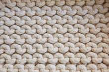 Lade das Bild in den Galerie-Viewer, Platzset gestrickt - von Peter Dahlenburg