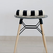 Lade das Bild in den Galerie-Viewer, Kuscheldecke Svea aus 100% Bio-Baumwolle von RIEMA