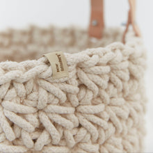 Lade das Bild in den Galerie-Viewer, Korb mit und ohne Lederhenkel im gestrickten Crochet Design - Peter Dahlenburg