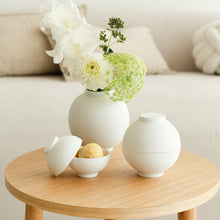 Lade das Bild in den Galerie-Viewer, große Dose Lille - aus weißem Porzellan