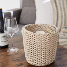 Lade das Bild in den Galerie-Viewer, Windlicht mit gestricktem Bezug - für Wohlfühlmomente von Peter Dahlenburg