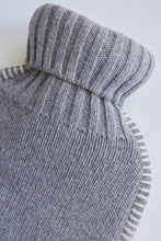 Lade das Bild in den Galerie-Viewer, kuschelige Wärmflaschen - Peter Dahlenburg