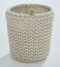 Lade das Bild in den Galerie-Viewer, Windlicht mit gestricktem Bezug - für Wohlfühlmomente von Peter Dahlenburg