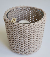 Lade das Bild in den Galerie-Viewer, Windlicht mit gestricktem Bezug - für Wohlfühlmomente von Peter Dahlenburg