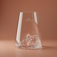 Lade das Bild in den Galerie-Viewer, Berge Longdrink Glas in topographischem Design