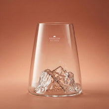 Lade das Bild in den Galerie-Viewer, Berge Longdrink Glas in topographischem Design