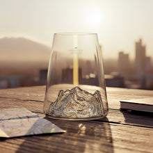 Lade das Bild in den Galerie-Viewer, Berge Longdrink Glas in topographischem Design