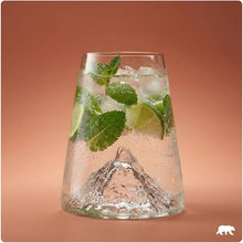 Lade das Bild in den Galerie-Viewer, Berge Longdrink Glas in topographischem Design