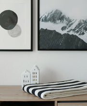Lade das Bild in den Galerie-Viewer, Kuscheldecke Svea aus 100% Bio-Baumwolle von RIEMA