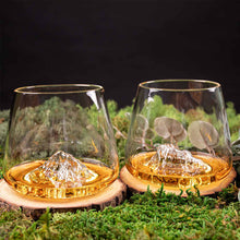 Lade das Bild in den Galerie-Viewer, Berge Wasserglas im topographischem Design im 2er Set