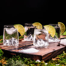 Lade das Bild in den Galerie-Viewer, Berge Shooters - Schnapsgläser im topographischem Design