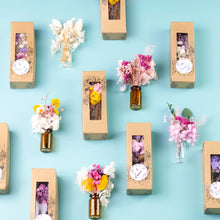 Lade das Bild in den Galerie-Viewer, getrocknete Blumen mit Minivase