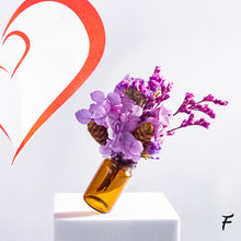 Lade das Bild in den Galerie-Viewer, getrocknete Blumen mit Minivase