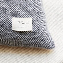 Lade das Bild in den Galerie-Viewer, Aymara Kissen - Sofakissen aus feinster Alpakawolle